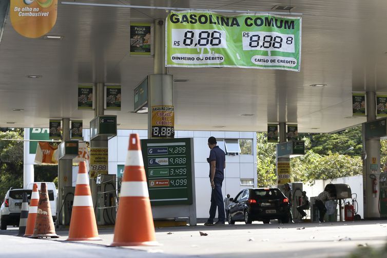 Posto fechado por falta de combustível na Asa Norte, em Brasília.