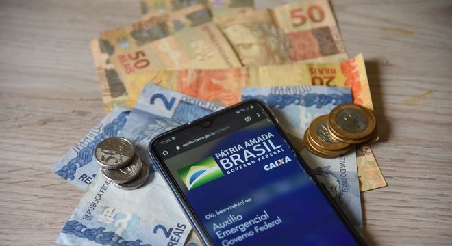 O pagamento da primeira parcela do auxílio emergencial começou nesta quinta (9)