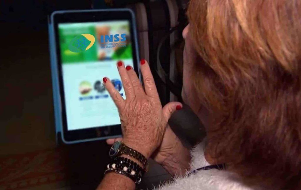 Para realizar a biometria facial, o INSS usará a base de dados do Departamento Nacional de Trânsito (Denatran) e do Tribunal Superior Eleitoral. Serão selecionados, portanto, segurados que tenham carteira de motorista e título de eleitor.