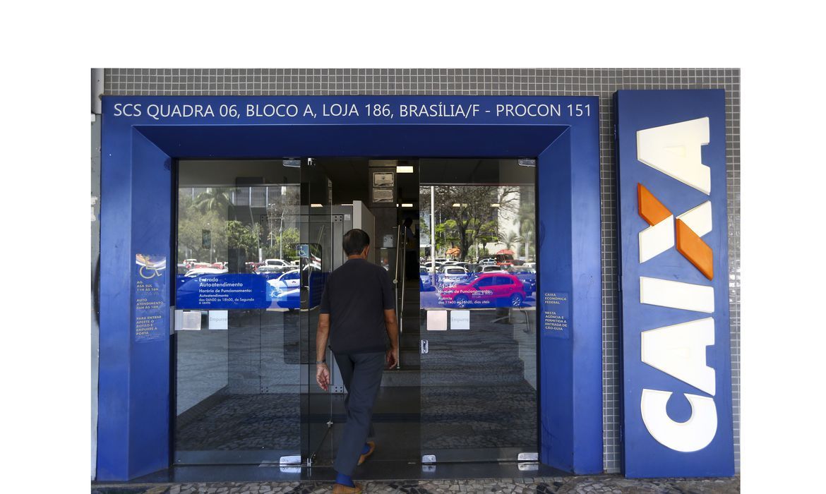 Caixa Econômica Federal inicia hoje (13) a liberação do saque de até R$ 500 em contas do Fundo de Garantia do Tempo de Serviço (FGTS).