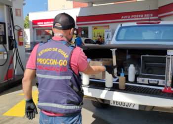 Procon Goiás e Decon estão nas ruas para fiscalizar novo aumento nos postos de combustíveis de Goiânia (Foto: Arquivo Procon Goiás)