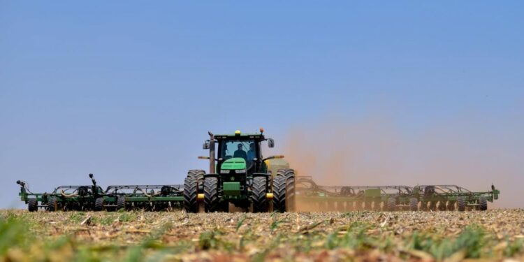 A produção de soja em Goiás na safra 2020/2021 foi de 13,7 milhões de toneladas, com produtividade média de 3,7 toneladas por hectare em uma área plantada total de 3,7 milhões de hectares