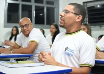 Jovens e adultos podem optar entre modalidade presencial e semipresencial do EJA em Goiás (Foto: Alexandra Rita)