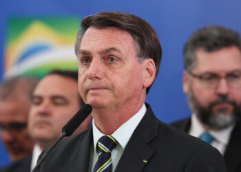 bolsonaro-deve-depor-sobre-caso-de-importunacao-a-baleia-jubarte-nesta-terca-feira- 