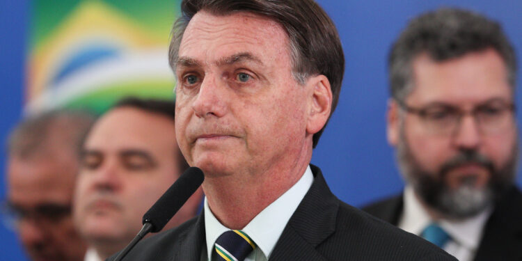 bolsonaro-deve-depor-sobre-caso-de-importunacao-a-baleia-jubarte-nesta-terca-feira- 