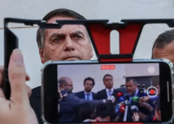 bolsonaro-chega-a-sede-da-pf-para-depor-sobre-suposta-importunacao-a-baleia