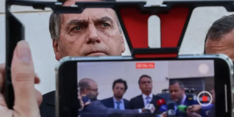 bolsonaro-chega-a-sede-da-pf-para-depor-sobre-suposta-importunacao-a-baleia