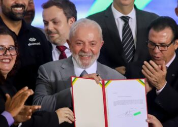 lula-assina-projeto-que-regula-atividade-de-motoristas-de-aplicativo