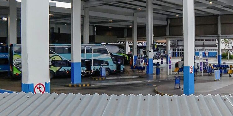 sequestrador-de-onibus-no-rio-se-entrega-a-policia