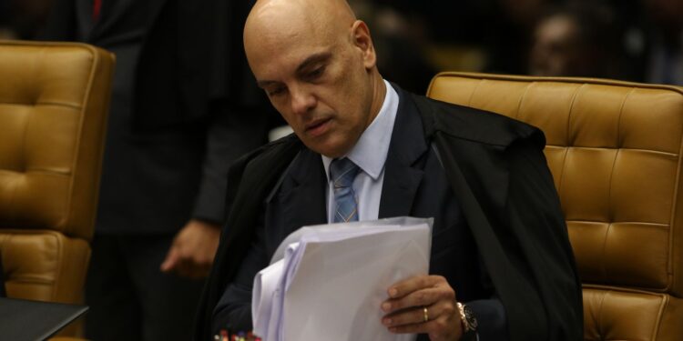 moraes-da-15-dias-para-pgr-opinar-sobre-indiciamento-de-bolsonaro